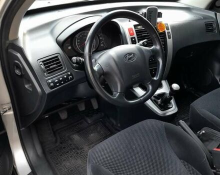 Сірий Хендай Туксон, об'ємом двигуна 2 л та пробігом 182 тис. км за 8800 $, фото 8 на Automoto.ua
