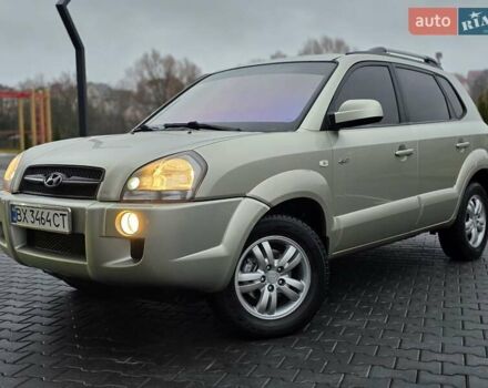 Серый Хендай Туксон, объемом двигателя 2 л и пробегом 231 тыс. км за 7999 $, фото 1 на Automoto.ua