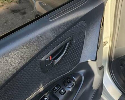 Серый Хендай Туксон, объемом двигателя 1.98 л и пробегом 193 тыс. км за 8400 $, фото 25 на Automoto.ua