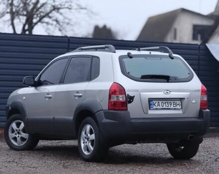 Серый Хендай Туксон, объемом двигателя 2 л и пробегом 305 тыс. км за 7200 $, фото 5 на Automoto.ua