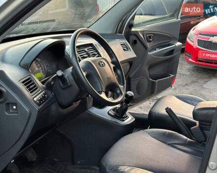 Серый Хендай Туксон, объемом двигателя 1.98 л и пробегом 167 тыс. км за 7300 $, фото 10 на Automoto.ua