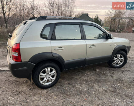 Сірий Хендай Туксон, об'ємом двигуна 2 л та пробігом 223 тис. км за 8500 $, фото 3 на Automoto.ua