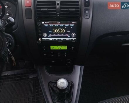 Сірий Хендай Туксон, об'ємом двигуна 1.98 л та пробігом 225 тис. км за 6999 $, фото 31 на Automoto.ua