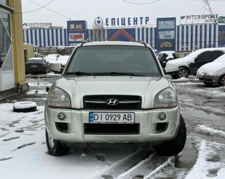 Серый Хендай Туксон, объемом двигателя 2 л и пробегом 257 тыс. км за 6500 $, фото 3 на Automoto.ua