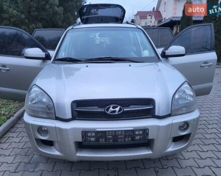 Серый Хендай Туксон, объемом двигателя 2 л и пробегом 240 тыс. км за 8300 $, фото 95 на Automoto.ua