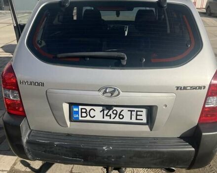 Серый Хендай Туксон, объемом двигателя 2 л и пробегом 161 тыс. км за 7000 $, фото 5 на Automoto.ua