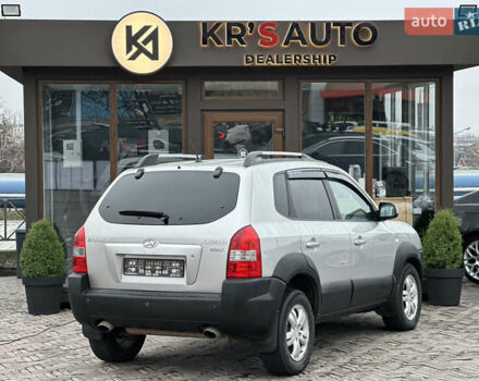 Серый Хендай Туксон, объемом двигателя 2 л и пробегом 232 тыс. км за 7200 $, фото 7 на Automoto.ua