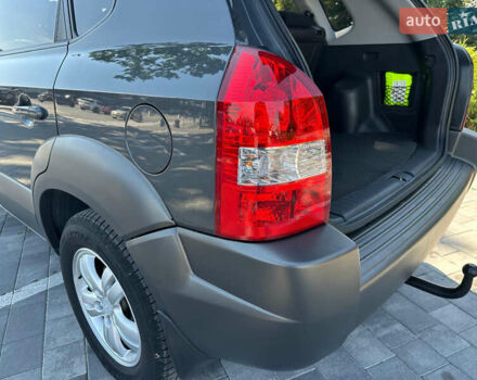 Сірий Хендай Туксон, об'ємом двигуна 1.98 л та пробігом 169 тис. км за 7300 $, фото 10 на Automoto.ua