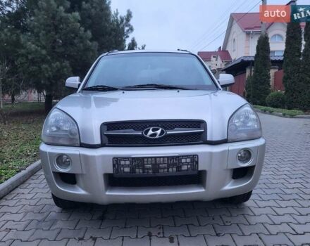 Серый Хендай Туксон, объемом двигателя 2 л и пробегом 240 тыс. км за 8300 $, фото 60 на Automoto.ua