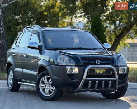 Серый Хендай Туксон, объемом двигателя 1.98 л и пробегом 282 тыс. км за 8350 $, фото 1 на Automoto.ua