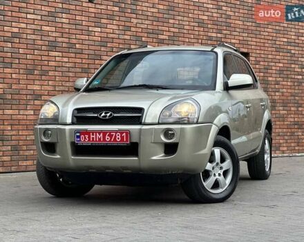 Серый Хендай Туксон, объемом двигателя 2 л и пробегом 271 тыс. км за 7400 $, фото 3 на Automoto.ua