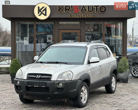 Серый Хендай Туксон, объемом двигателя 2 л и пробегом 232 тыс. км за 7200 $, фото 2 на Automoto.ua