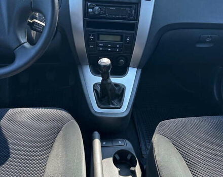 Сірий Хендай Туксон, об'ємом двигуна 1.98 л та пробігом 169 тис. км за 7300 $, фото 15 на Automoto.ua