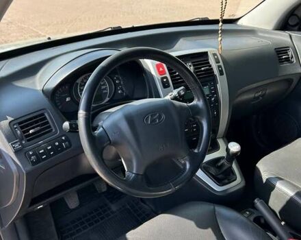 Сірий Хендай Туксон, об'ємом двигуна 1.98 л та пробігом 175 тис. км за 9000 $, фото 7 на Automoto.ua
