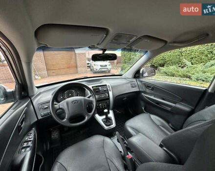 Серый Хендай Туксон, объемом двигателя 1.98 л и пробегом 217 тыс. км за 8500 $, фото 35 на Automoto.ua