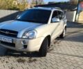 Серый Хендай Туксон, объемом двигателя 1.98 л и пробегом 193 тыс. км за 8400 $, фото 2 на Automoto.ua