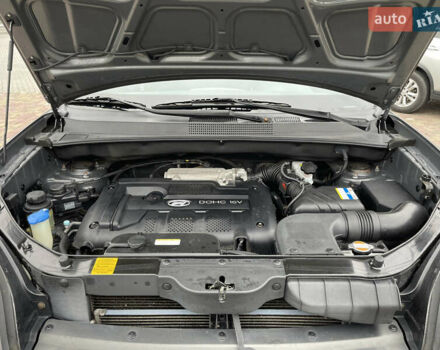 Серый Хендай Туксон, объемом двигателя 2 л и пробегом 182 тыс. км за 7600 $, фото 55 на Automoto.ua