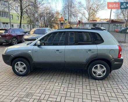 Серый Хендай Туксон, объемом двигателя 1.98 л и пробегом 269 тыс. км за 7500 $, фото 9 на Automoto.ua
