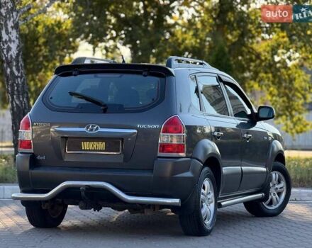 Серый Хендай Туксон, объемом двигателя 1.98 л и пробегом 282 тыс. км за 8350 $, фото 13 на Automoto.ua