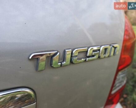 Серый Хендай Туксон, объемом двигателя 1.98 л и пробегом 173 тыс. км за 7450 $, фото 18 на Automoto.ua