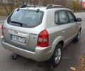 Сірий Хендай Туксон, об'ємом двигуна 2 л та пробігом 203 тис. км за 7700 $, фото 5 на Automoto.ua