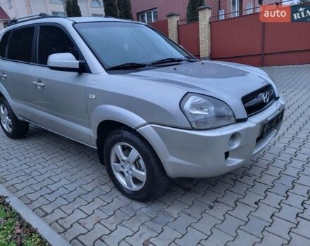 Серый Хендай Туксон, объемом двигателя 2 л и пробегом 240 тыс. км за 8300 $, фото 28 на Automoto.ua