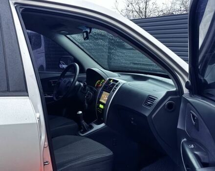 Серый Хендай Туксон, объемом двигателя 2 л и пробегом 305 тыс. км за 7200 $, фото 14 на Automoto.ua