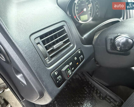 Сірий Хендай Туксон, об'ємом двигуна 1.98 л та пробігом 169 тис. км за 7890 $, фото 20 на Automoto.ua