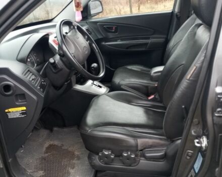 Сірий Хендай Туксон, об'ємом двигуна 2 л та пробігом 267 тис. км за 8300 $, фото 12 на Automoto.ua