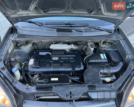 Серый Хендай Туксон, объемом двигателя 1.99 л и пробегом 315 тыс. км за 7300 $, фото 27 на Automoto.ua