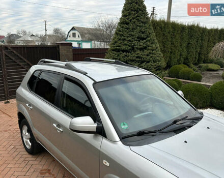 Серый Хендай Туксон, объемом двигателя 1.98 л и пробегом 217 тыс. км за 8500 $, фото 17 на Automoto.ua