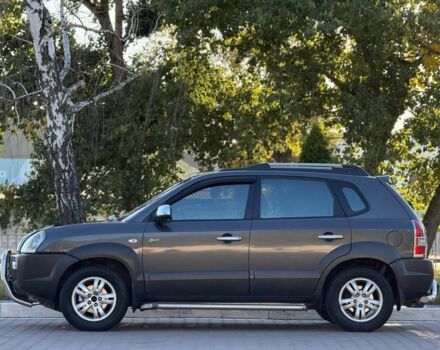 Серый Хендай Туксон, объемом двигателя 2 л и пробегом 282 тыс. км за 7950 $, фото 5 на Automoto.ua