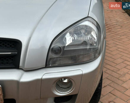 Серый Хендай Туксон, объемом двигателя 1.98 л и пробегом 217 тыс. км за 8500 $, фото 27 на Automoto.ua