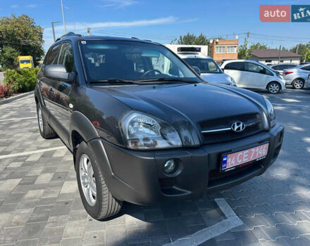 Сірий Хендай Туксон, об'ємом двигуна 1.98 л та пробігом 169 тис. км за 7300 $, фото 1 на Automoto.ua