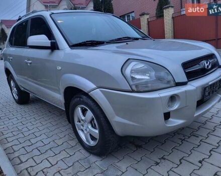 Серый Хендай Туксон, объемом двигателя 2 л и пробегом 240 тыс. км за 8300 $, фото 27 на Automoto.ua