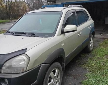 Серый Хендай Туксон, объемом двигателя 2 л и пробегом 168 тыс. км за 7500 $, фото 2 на Automoto.ua