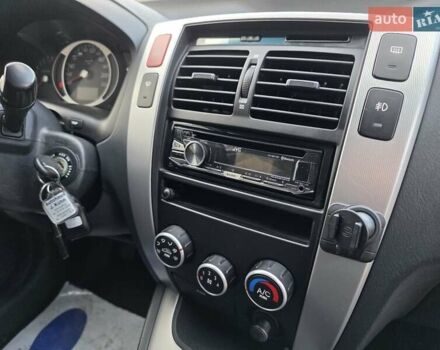 Хендай Туксон 2007 в Луцке на Automoto.ua Серый Хендай Туксон, объемом двигателя 1.98 л и пробегом 120 тыс. км за 7799 $, фото 29 на Automoto.ua