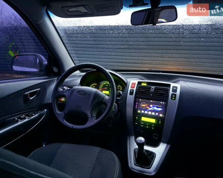 Сірий Хендай Туксон, об'ємом двигуна 2 л та пробігом 305 тис. км за 7350 $, фото 12 на Automoto.ua