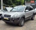 Серый Хендай Туксон, объемом двигателя 1.98 л и пробегом 250 тыс. км за 6900 $, фото 1 на Automoto.ua