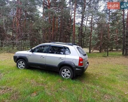 Сірий Хендай Туксон, об'ємом двигуна 1.98 л та пробігом 160 тис. км за 7700 $, фото 7 на Automoto.ua