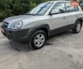 Серый Хендай Туксон, объемом двигателя 1.98 л и пробегом 193 тыс. км за 7700 $, фото 6 на Automoto.ua