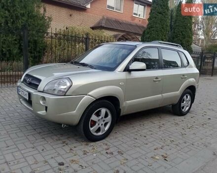 Сірий Хендай Туксон, об'ємом двигуна 1.98 л та пробігом 225 тис. км за 6999 $, фото 2 на Automoto.ua