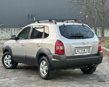 Серый Хендай Туксон, объемом двигателя 2 л и пробегом 167 тыс. км за 7299 $, фото 4 на Automoto.ua