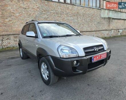 Хендай Туксон 2007 в Луцке на Automoto.ua Серый Хендай Туксон, объемом двигателя 1.98 л и пробегом 120 тыс. км за 7799 $, фото 3 на Automoto.ua