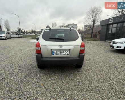 Сірий Хендай Туксон, об'ємом двигуна 1.98 л та пробігом 169 тис. км за 7890 $, фото 4 на Automoto.ua