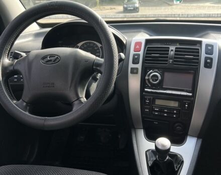Сірий Хендай Туксон, об'ємом двигуна 2 л та пробігом 170 тис. км за 8700 $, фото 14 на Automoto.ua