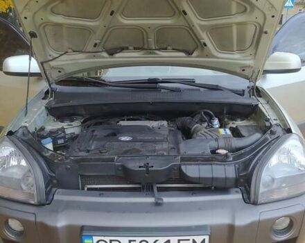 Серый Хендай Туксон, объемом двигателя 1.98 л и пробегом 250 тыс. км за 7300 $, фото 18 на Automoto.ua