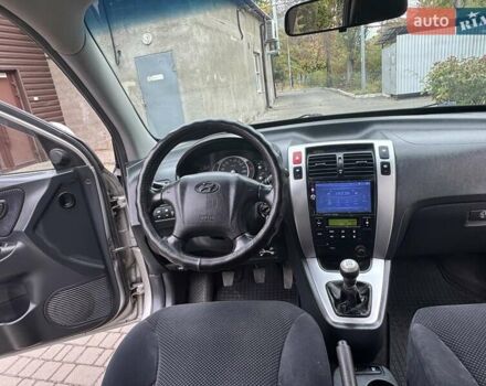 Сірий Хендай Туксон, об'ємом двигуна 1.99 л та пробігом 208 тис. км за 8400 $, фото 43 на Automoto.ua
