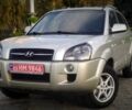 Серый Хендай Туксон, объемом двигателя 2 л и пробегом 115 тыс. км за 8700 $, фото 2 на Automoto.ua