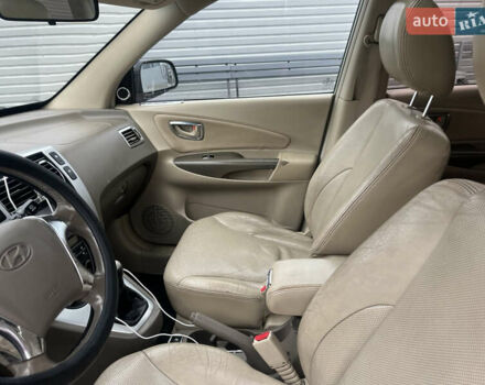 Серый Хендай Туксон, объемом двигателя 1.98 л и пробегом 194 тыс. км за 5500 $, фото 9 на Automoto.ua